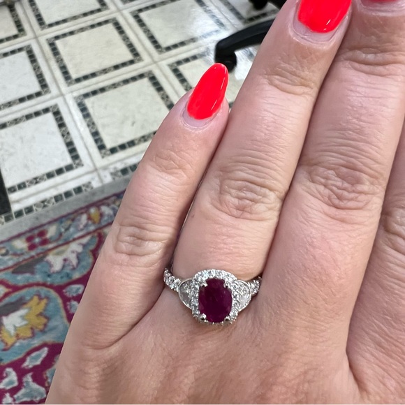 18k White Gold Diamond & Ruby Ring - Picture 5 of 9